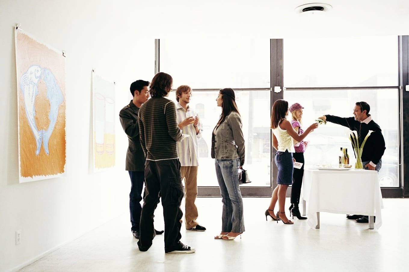 Zmieniające się trendy w rynku sztuki współczesnej – czego oczekują dziś kolekcjonerzy i inwestorzy?